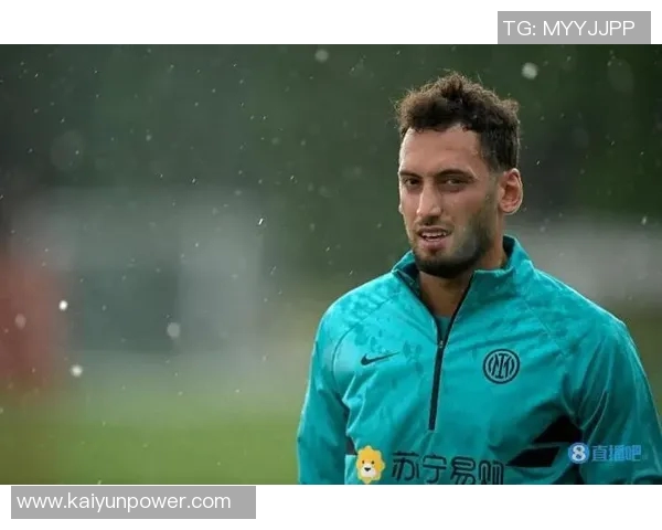 国米官方宣布恰尔汗奥卢左小腿肌肉拉伤将进行伤情评估